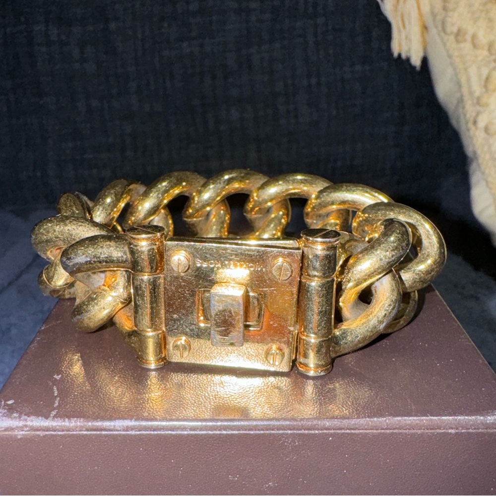 Michael Kors Chunky Turn Lock Chain Link Bracelet Gold tone
